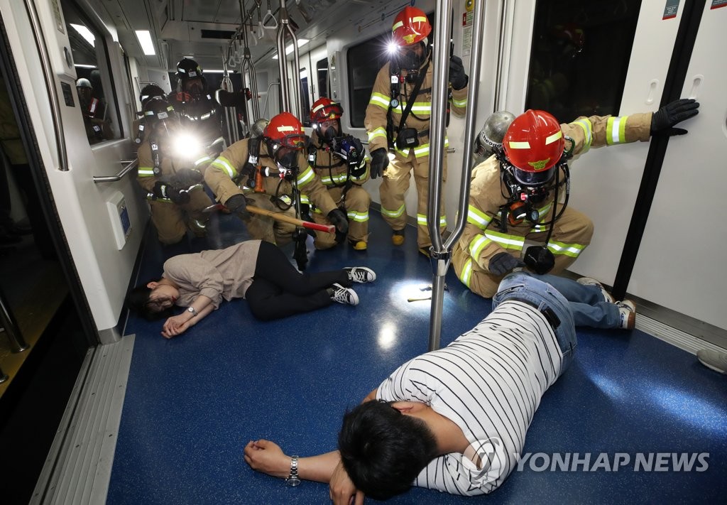 ′승객을 구조하라′…인천국제공항 위기대응훈련
