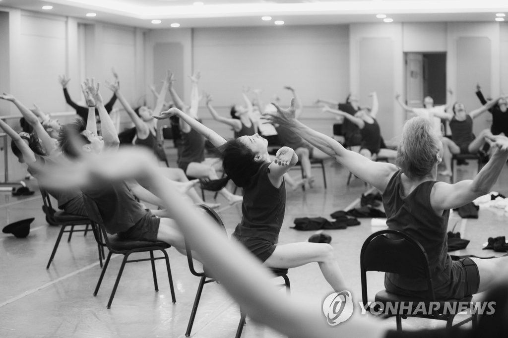 공연 연습하는 유니버설발레단