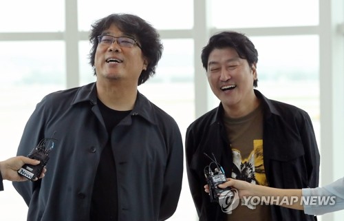 황금 종려상 받은 봉준호와 송강호 '웃음꽃'