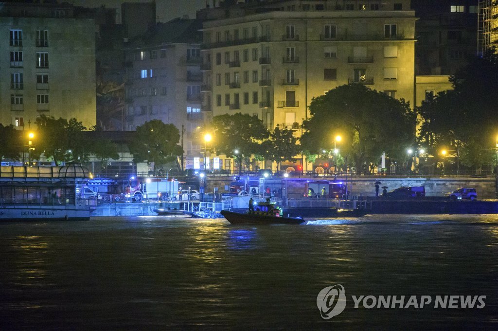 '한국인 탑승' 유람선 침몰한 다뉴브강에서 구조·수색작업