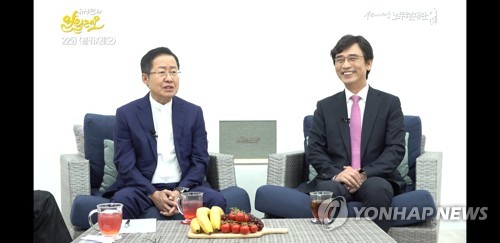 '홍카레오'서 토론하는 홍준표, 유시민