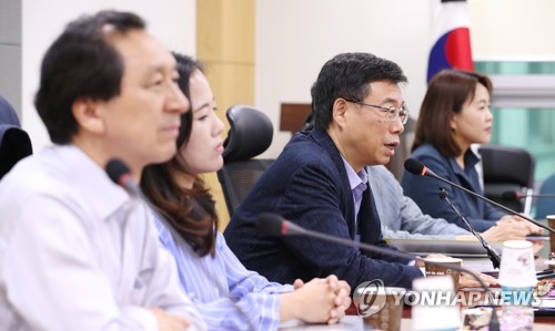 신정치혁신특위에서 발언하는 신상진