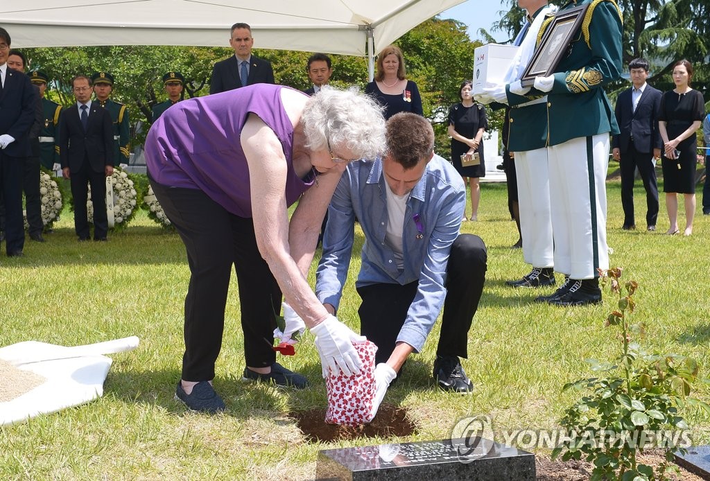Canadian veteran buried in S. Korea Canadian veteran buried in S. Korea