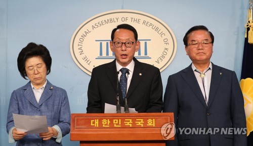 기자회견 하는 이은재-김도읍-정갑윤