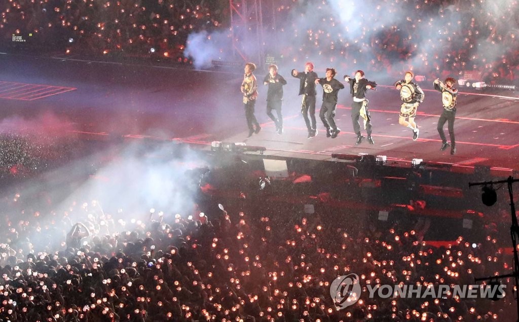 BTS se reúne con sus fanes BTS se reúne con sus fanes