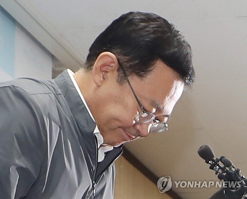 '붉은 수돗물' 피해 주민에 사과하는 박남춘 시장