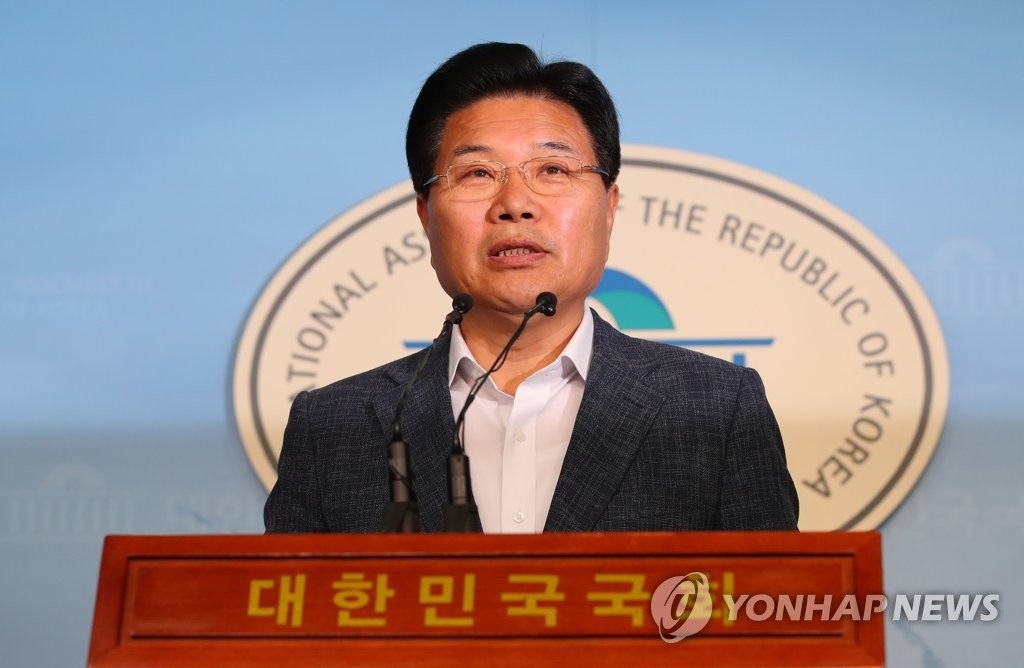 Lawmaker quits main opposition party Lawmaker quits main opposition party