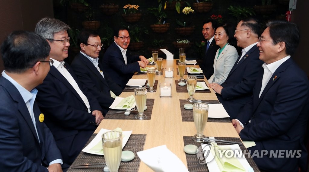 Ruling party head meets economic ministers Ruling party head meets economic ministers