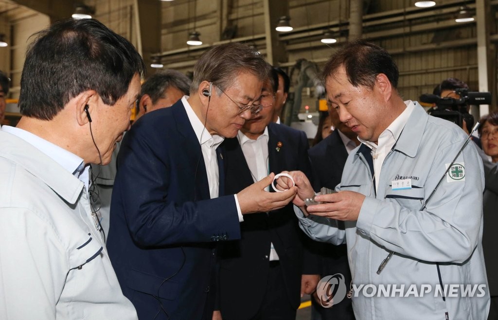 제조 혁신 기업 둘러보는 문 대통령