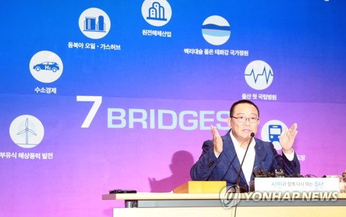 취임 1주년 간담회 하는 송철호 울산시장