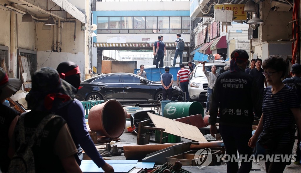 난장판 된 구 노량진수산시장