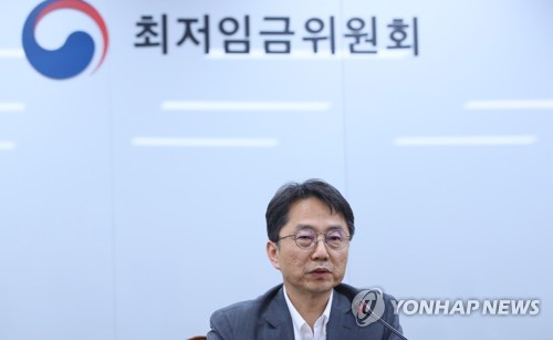 2020년 최저임금 결정 설명하는 박준식 위원장