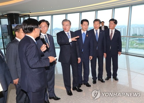 나주 빛가람 전망대 도착한 문 대통령