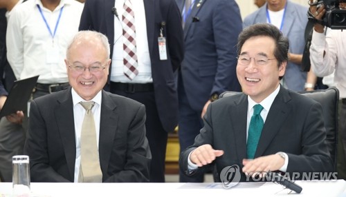 영원무역 회장 만난 이낙연 총리