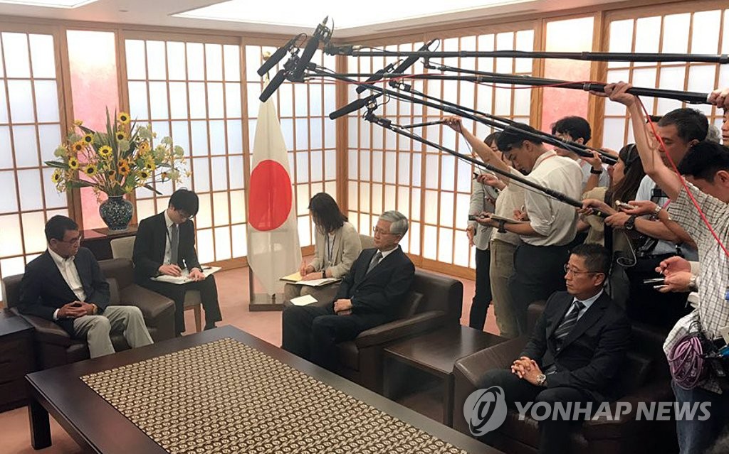 많은 언론의 관심 속에