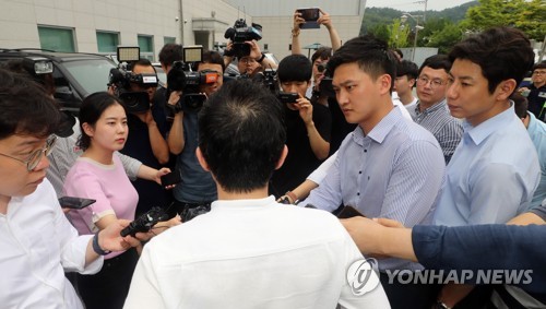 인터뷰하는 고유정 현 남편