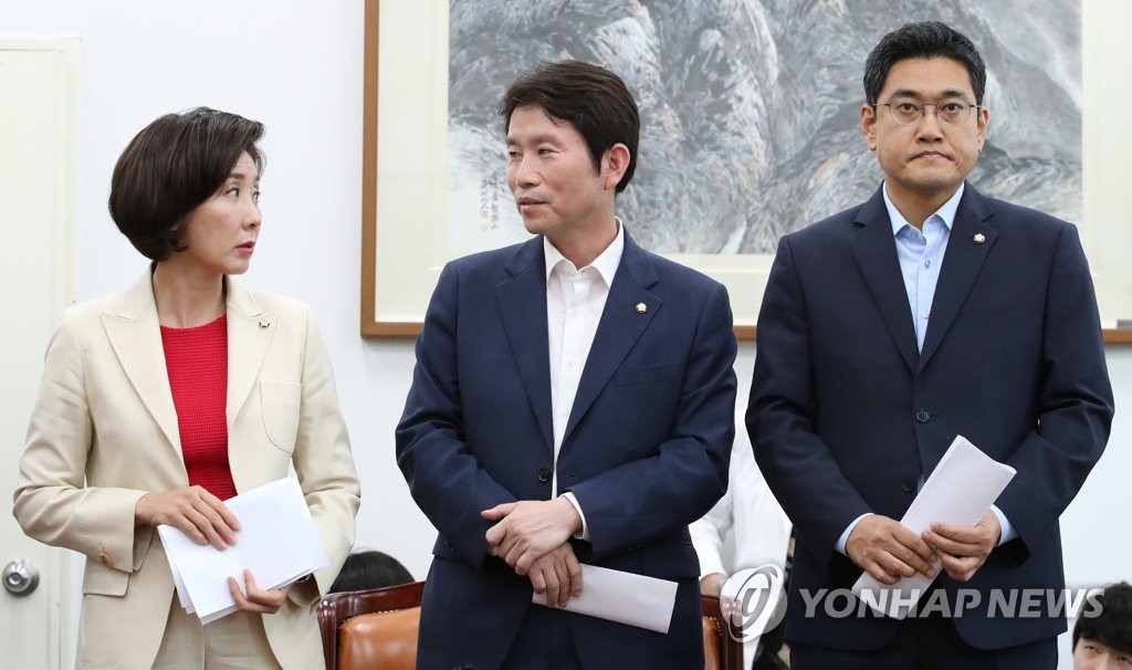팽팽한 신경전?