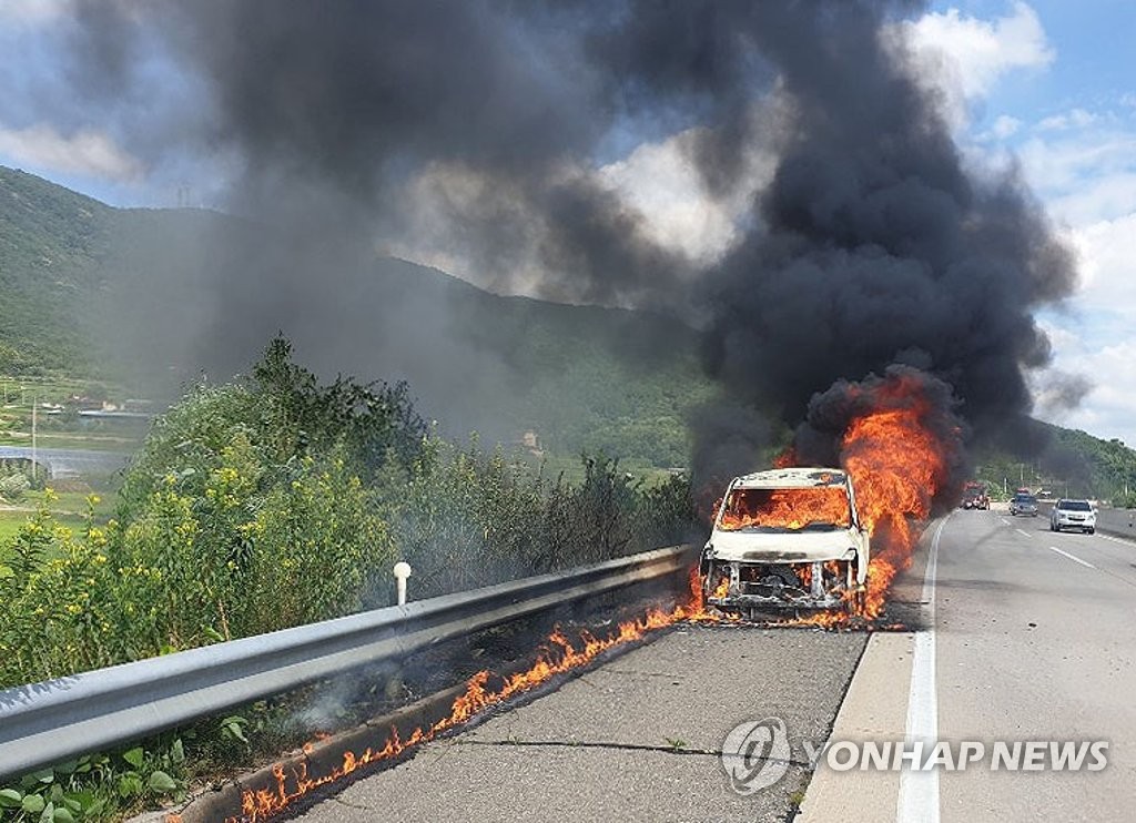 달리던 차에서 불