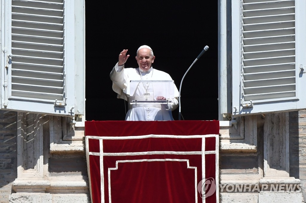 프란치스코 교황 "중동과 전 세계 평화 위해 기도"
