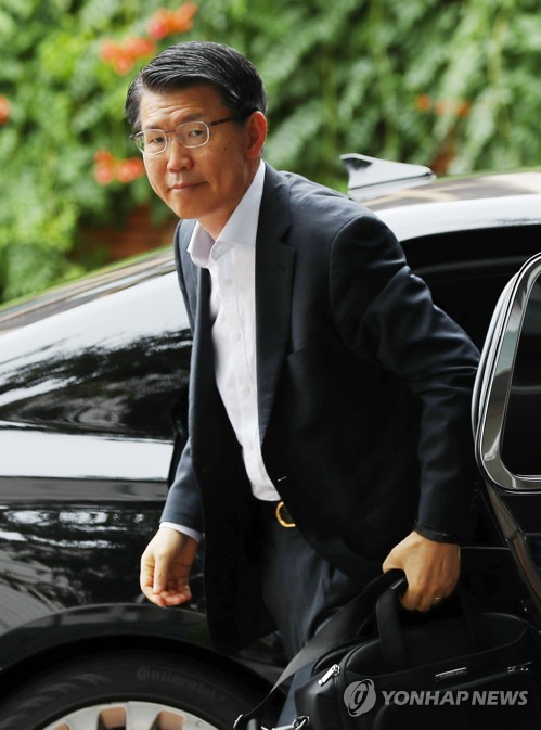 청문회 준비 사무실로 출근하는 은성수 후보자