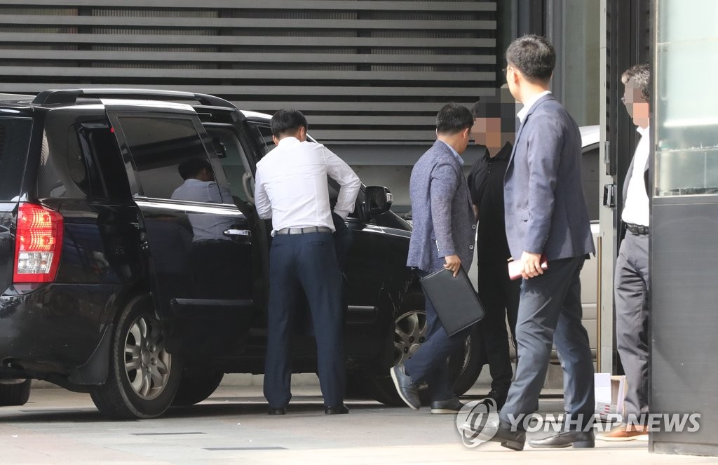 Police raid YG Entertainment Police raid YG Entertainment