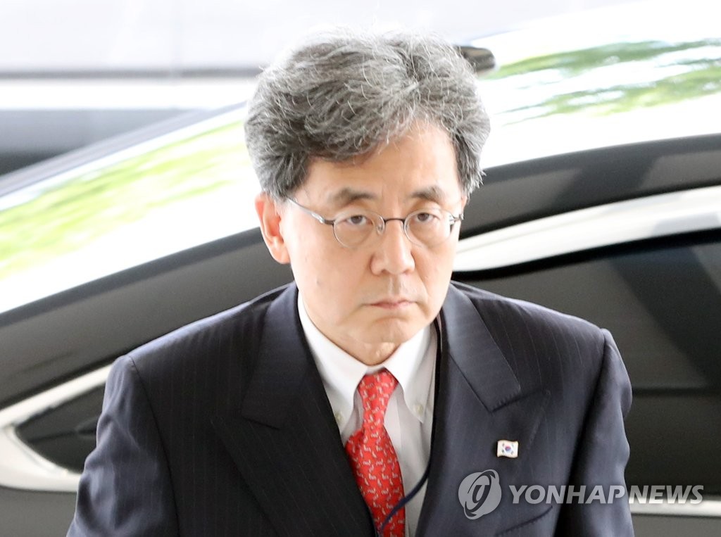 정부서울청사 들어서는 김현종 국가안보실 2차장