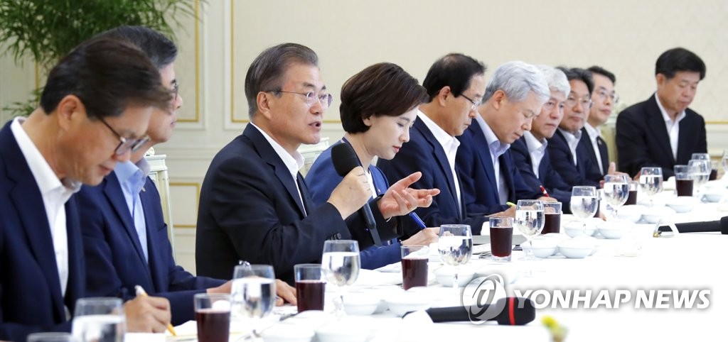문 대통령, '국립대 총장들과 함께'