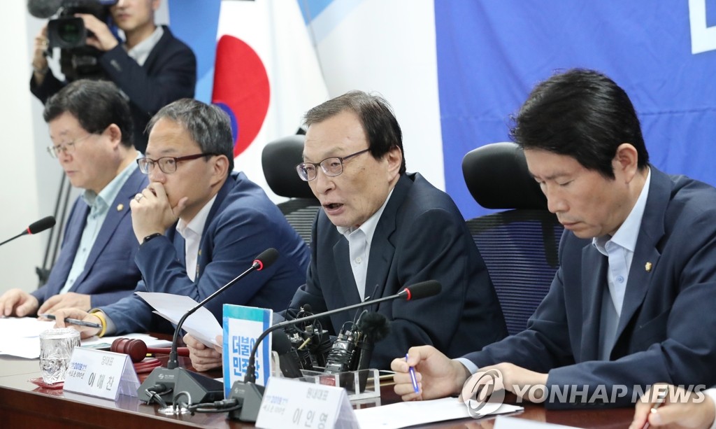 발언하는 이해찬 대표