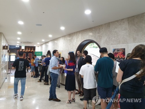 울주세계산악영화제 줄지은 관객