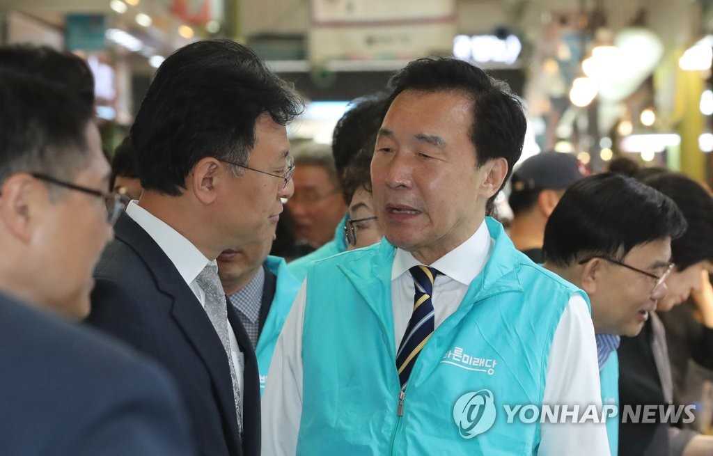 조국 법무부 장관 임명 소식 듣는 손학규 대표