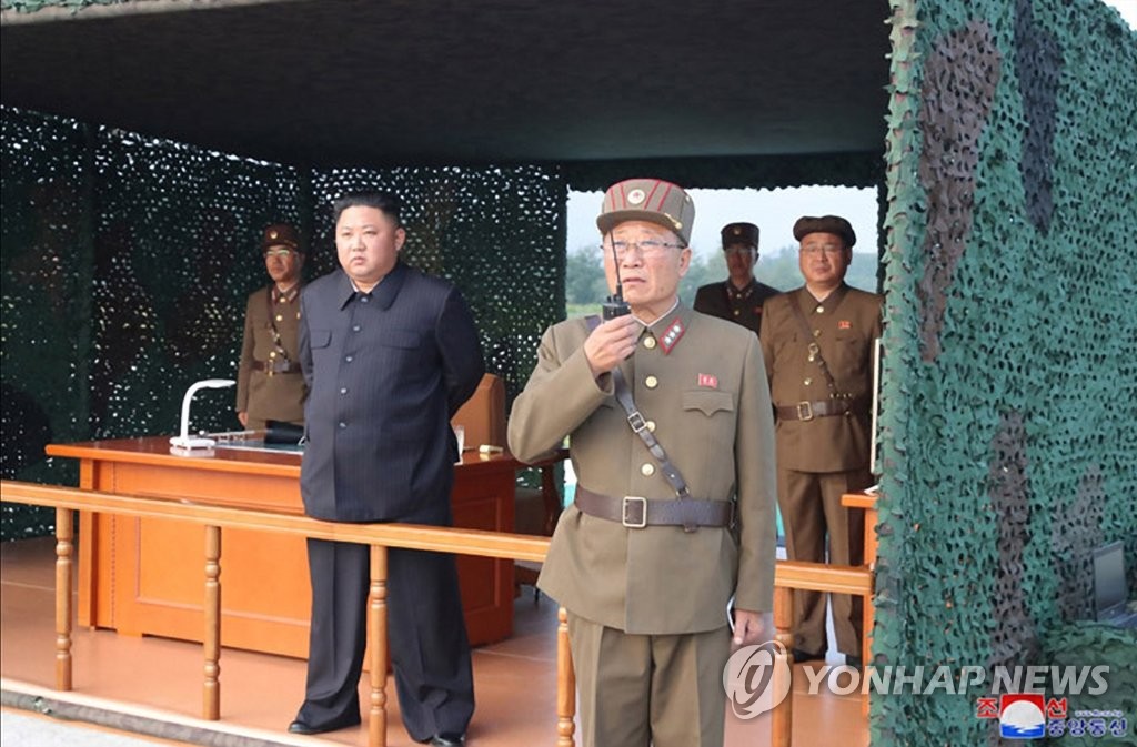 김정은, 초대형 방사포 시험사격 지도…국방과학자 전일호 배석