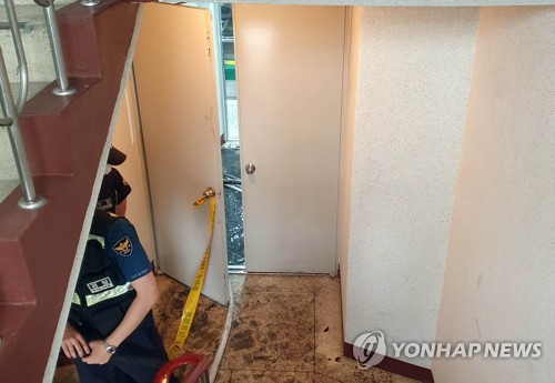 천안 아파트서 화재..냉장고 안에는 남녀 시신