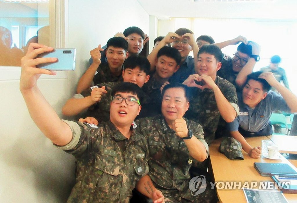 S. Korea's Navy chief visits Heuksan Island on Chuseok S. Korea's Navy chief visits Heuksan Island on Chuseok