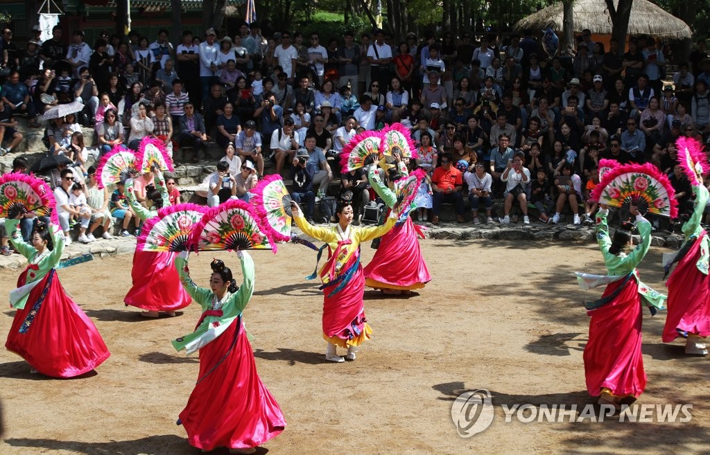 Danse des éventails Danse des éventails