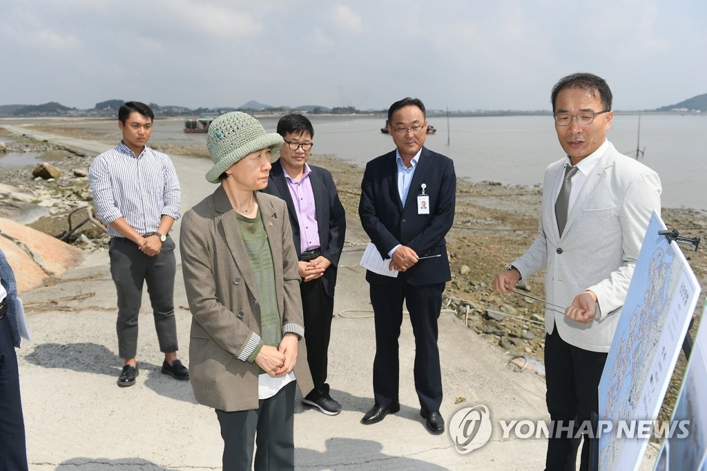 신안갯벌 찾은 정재숙 문화재청장