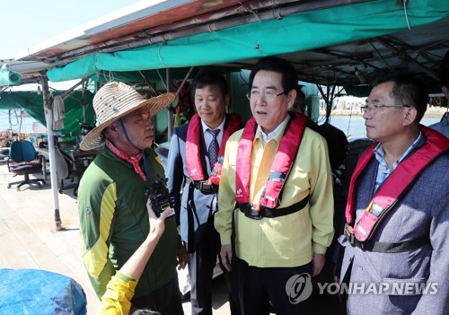 적조 피해 점검 나선 김영록 지사