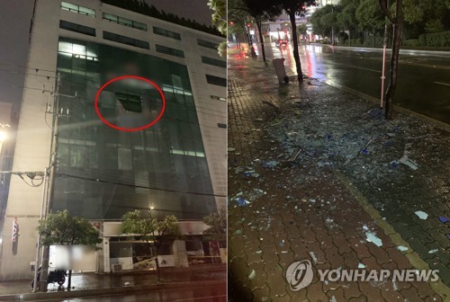 강풍에 박살 난 목욕탕 대형 유리창