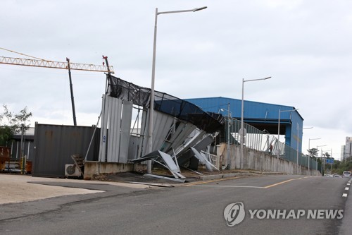 부서진 울타리