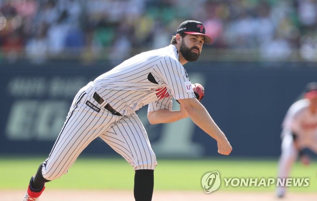In this file photo from Oct. 9, 2019, Casey Kelly of the LG Twins pitches against the Kiwoom Heroes in a Korea Baseball Organization postseason game at Jamsil Stadium in Seoul. (Yonhap)