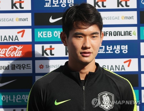 인터뷰하는 김진규