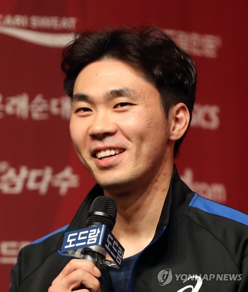 답변하는 현대캐피탈 전광인