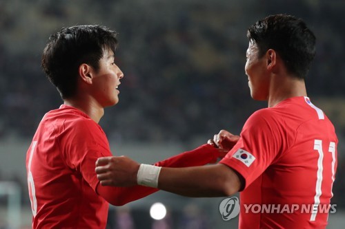 황희찬의 멋진 헤딩골