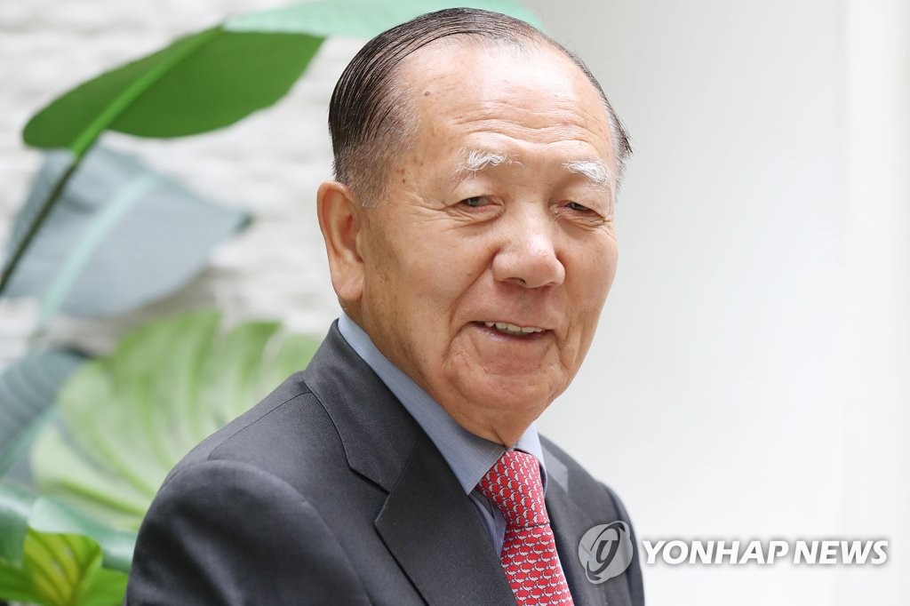 미소 띈 김동호 조직위원장