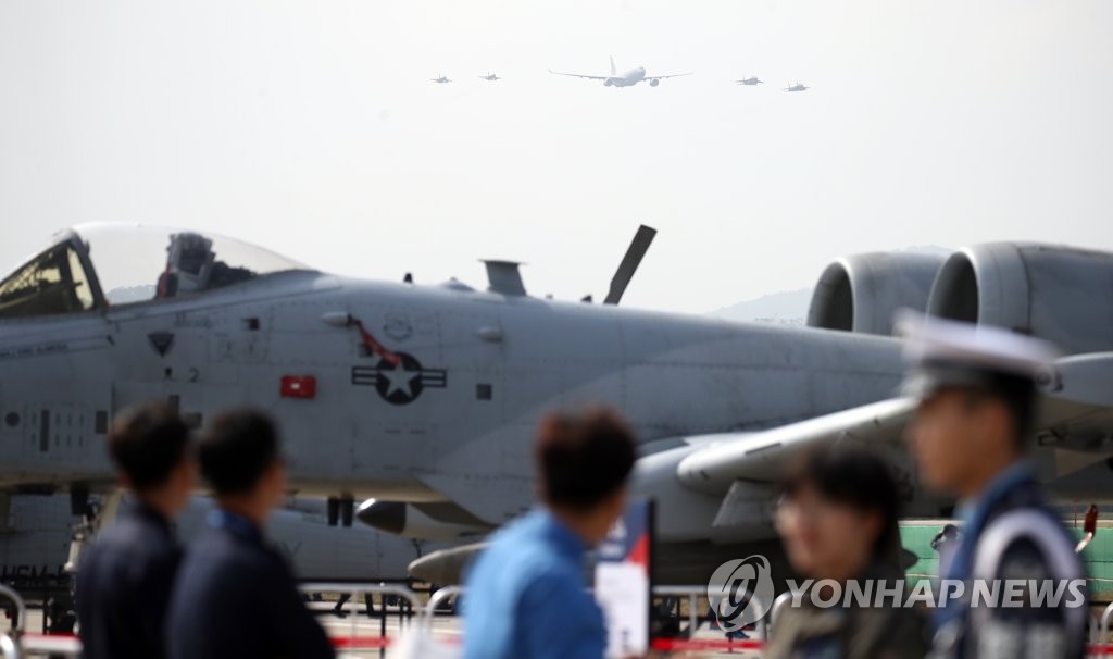 KF-16, F-15K, 공중급유기 KC-330 시그너스 시범비행