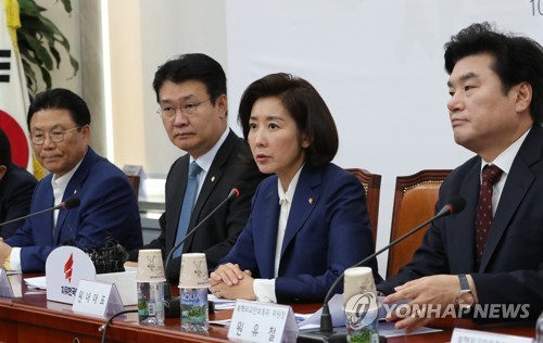 발언하는 나경원 원내대표