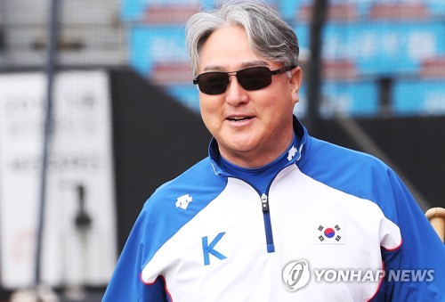 환한 표정의 김경문 감독