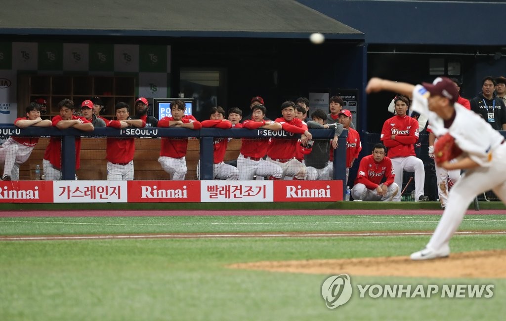 패색 짙어가는 SK 더그아웃