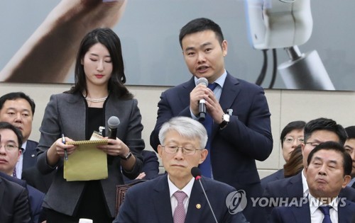 국감 출석한 한국화웨이 지사장
