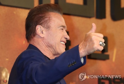 아널드 슈워제네거 '아일 비 백!'