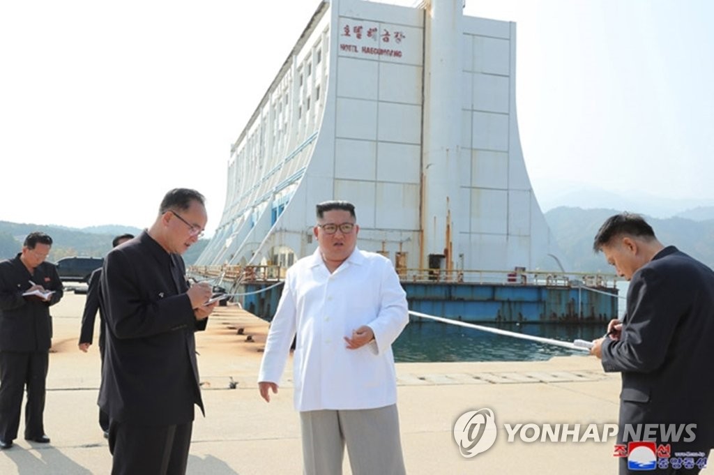 El líder norcoreano inspecciona la montaña Kumgang El líder norcoreano inspecciona la montaña Kumgang